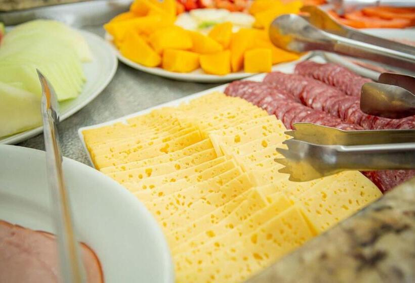 בית מלון כפרי Zandoná