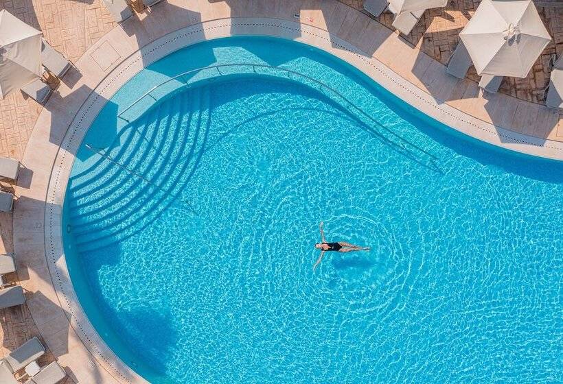 فندق Louis Althea Beach