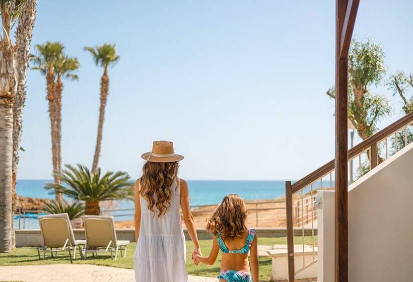 فندق Louis Althea Beach