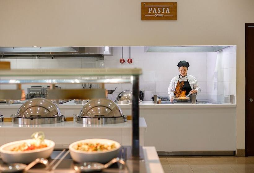 فندق Louis Althea Beach