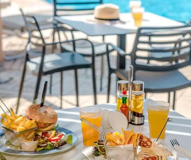 Hotelli Louis Althea Beach