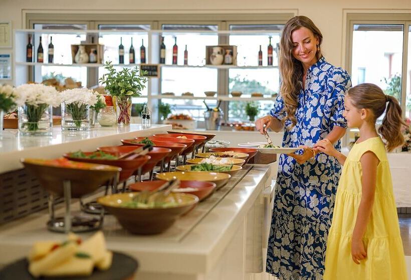 فندق Louis Althea Beach