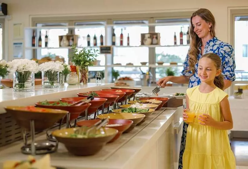 Hotelli Louis Althea Beach