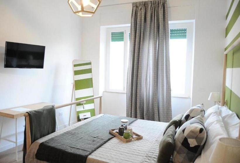 تختخواب و صبحانه The Corner 180 Suite