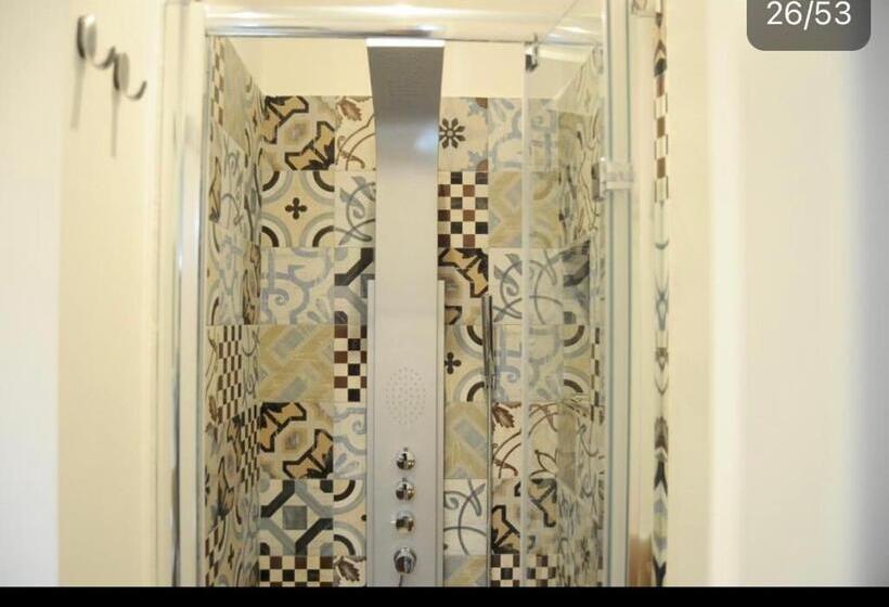 تختخواب و صبحانه The Corner 180 Suite