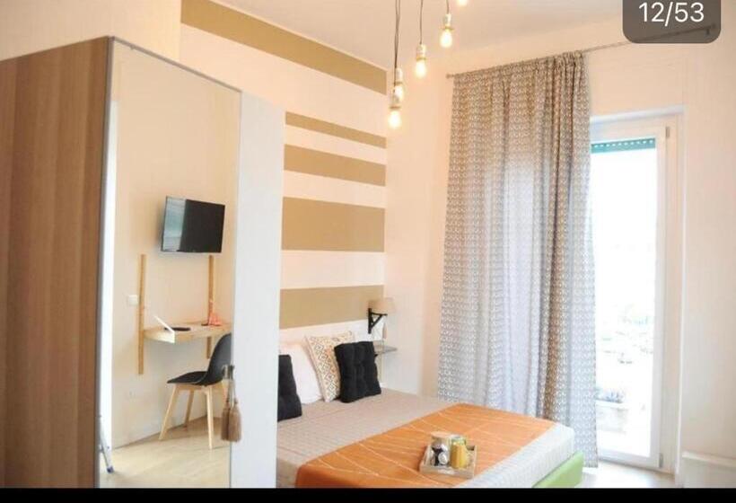 تختخواب و صبحانه The Corner 180 Suite