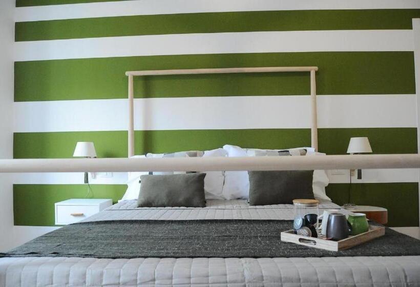 تختخواب و صبحانه The Corner 180 Suite