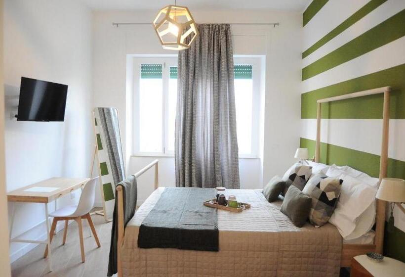 تختخواب و صبحانه The Corner 180 Suite