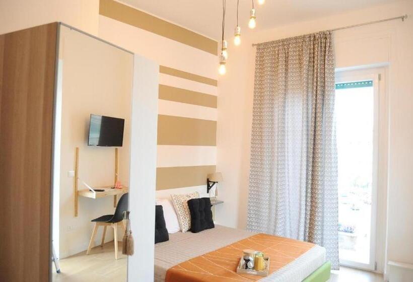 تختخواب و صبحانه The Corner 180 Suite