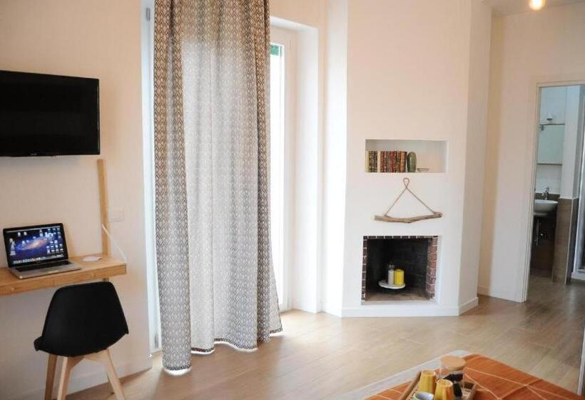 تختخواب و صبحانه The Corner 180 Suite