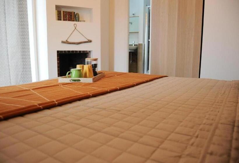 تختخواب و صبحانه The Corner 180 Suite