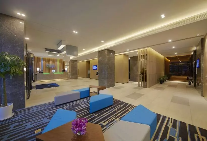 Hotelli Holiday Inn Express Zhangjiagang East, An Ihg