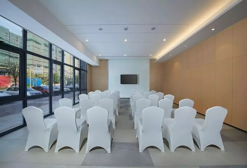Hotelli Holiday Inn Express Zhangjiagang East, An Ihg