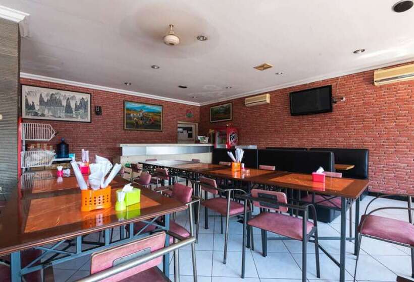 בית מלון כפרי Reddoorz @ Urip Sumoharjo