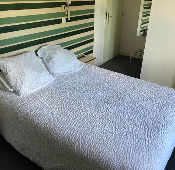 בית מלון כפרי Hôtel Les Trois Maures