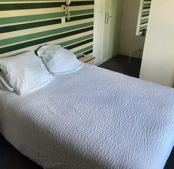 ホテル Hôtel Les Trois Maures