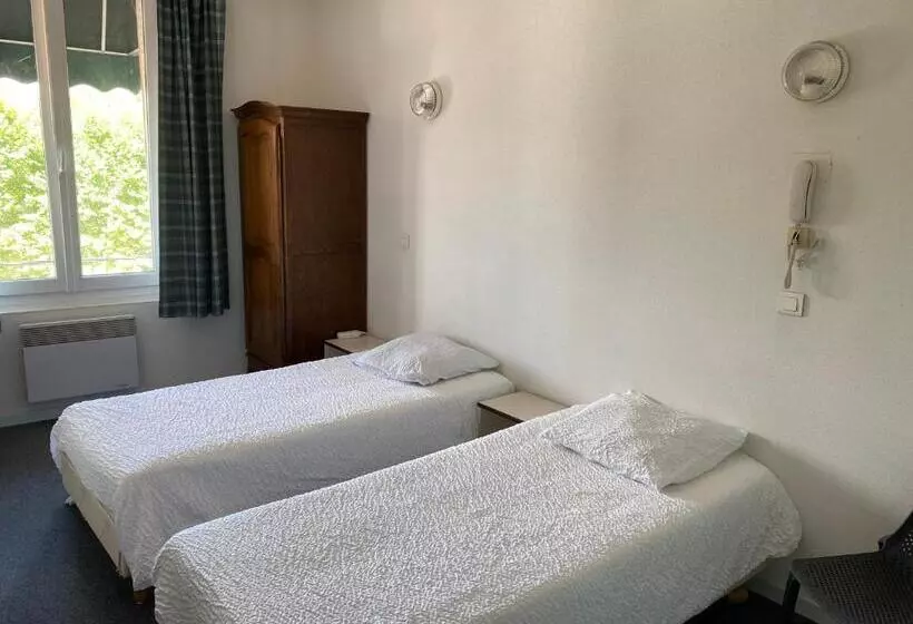 ホテル Hôtel Les Trois Maures