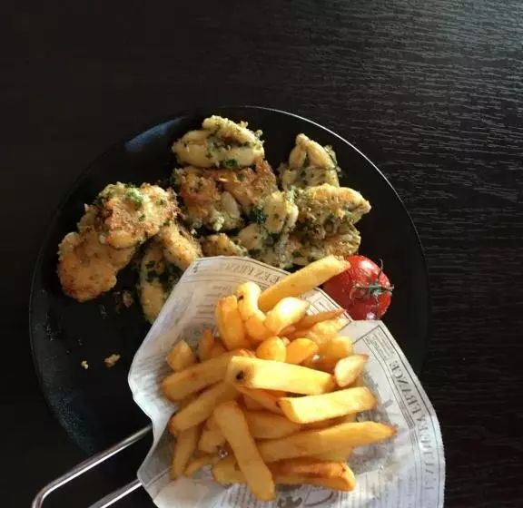 ホテル Hôtel Les Trois Maures