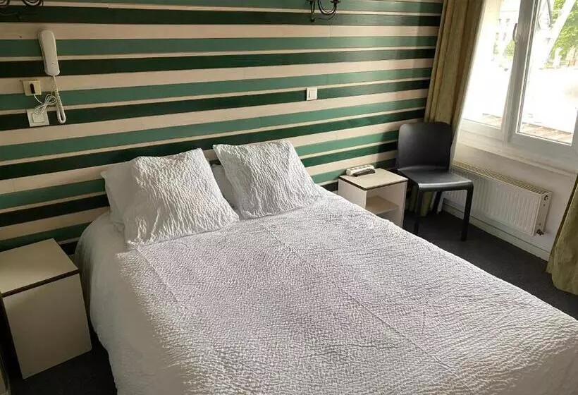 ホテル Hôtel Les Trois Maures