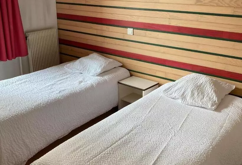 ホテル Hôtel Les Trois Maures