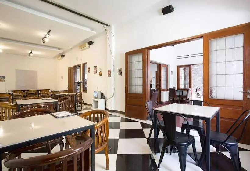 Hotelli Reddoorz @ Supratman Street