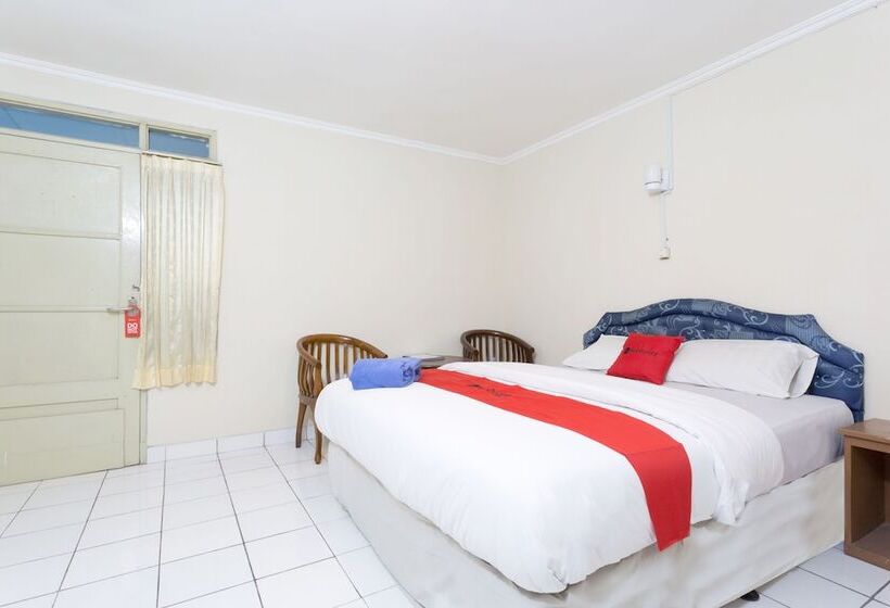 בית מלון כפרי Reddoorz @ Supratman Street