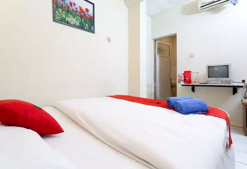 Hotelli Reddoorz @ Supratman Street