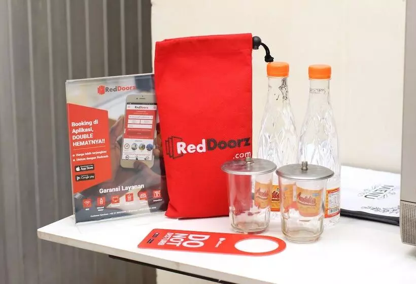 Hotelli Reddoorz @ Supratman Street