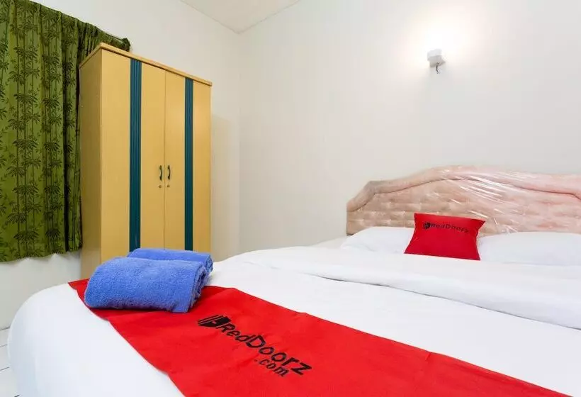 Hotelli Reddoorz @ Supratman Street