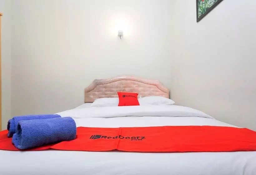 Hotelli Reddoorz @ Supratman Street