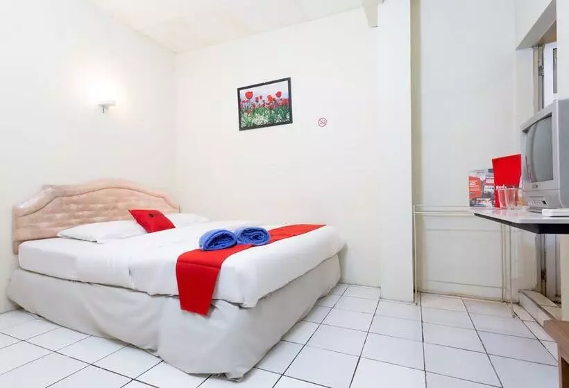 Hotelli Reddoorz @ Supratman Street