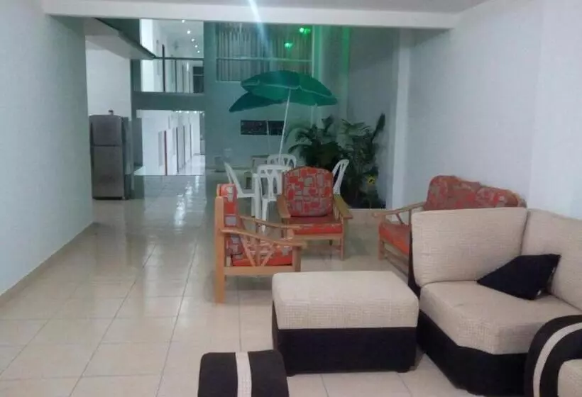 ペンション Antares Paracas