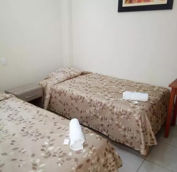 ペンション Antares Paracas