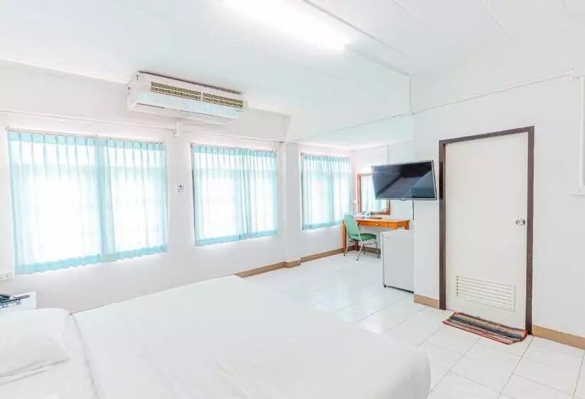 River Hotel The Budget