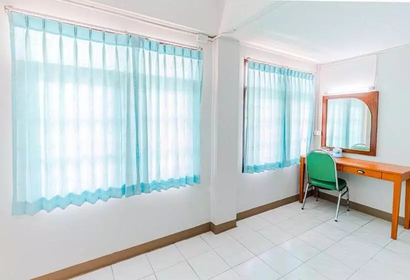 River Hotel The Budget