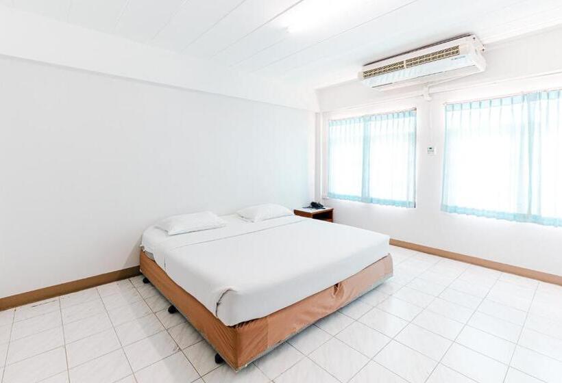 River Hotel The Budget