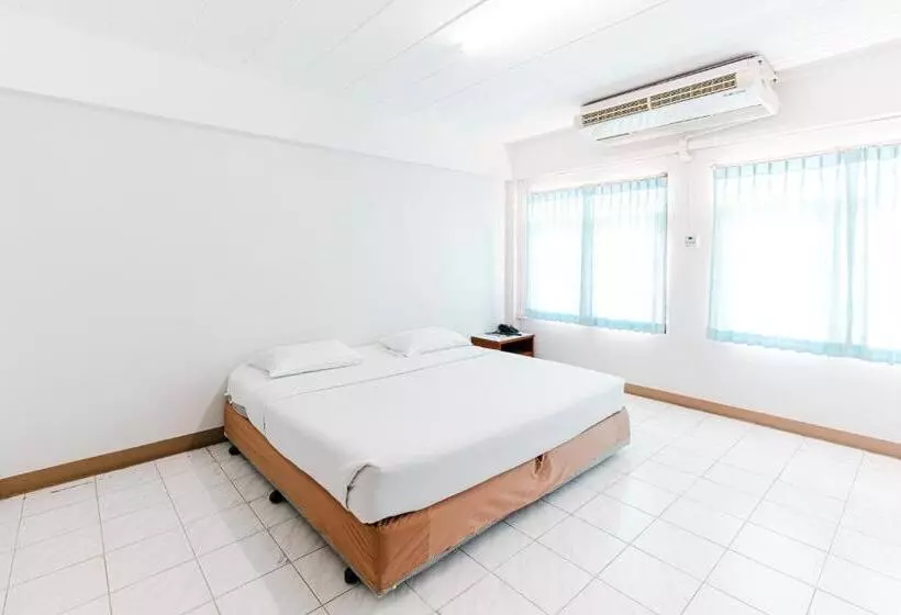 River Hotel The Budget