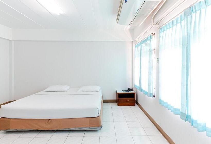 River Hotel The Budget