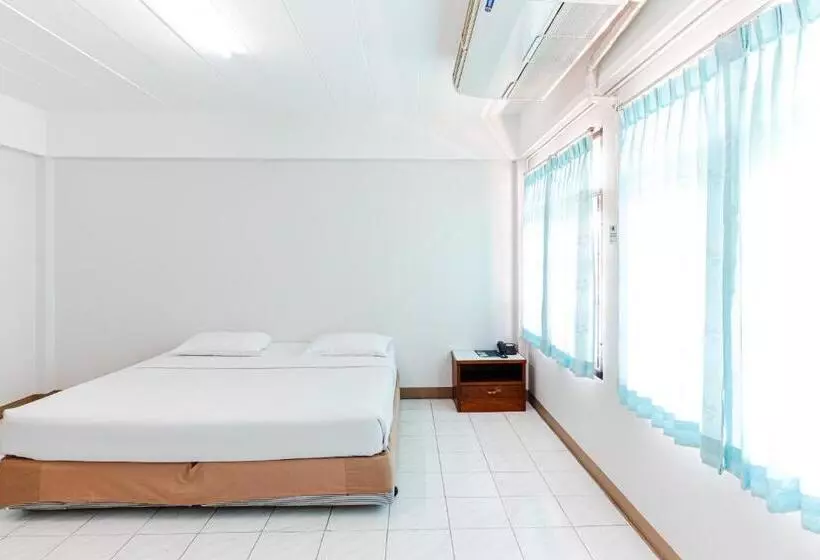 River Hotel The Budget