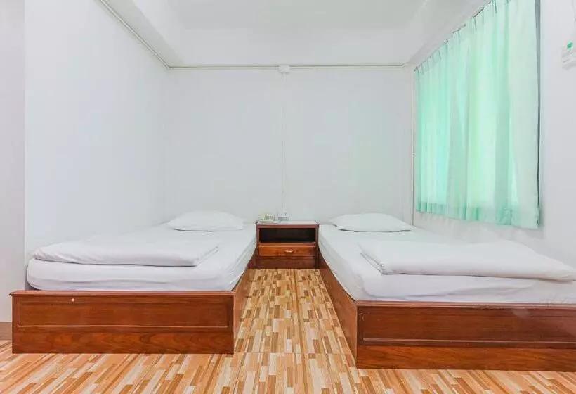 River Hotel The Budget