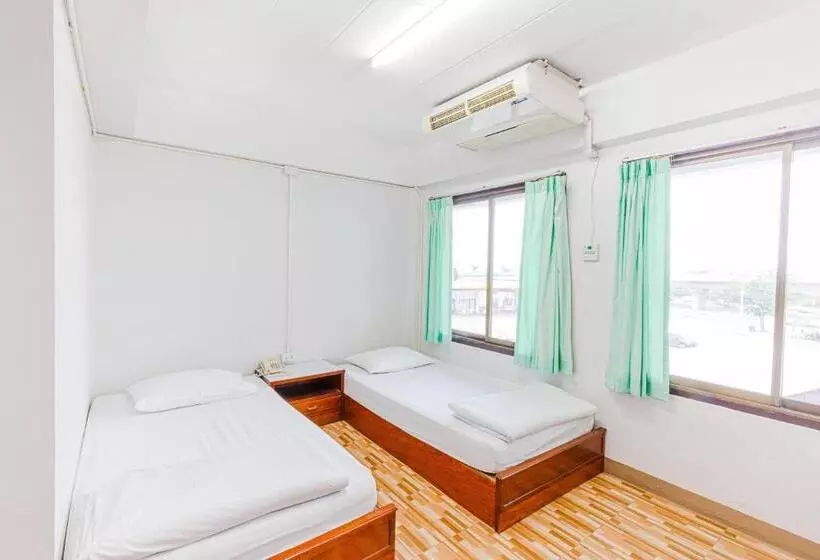 River Hotel The Budget