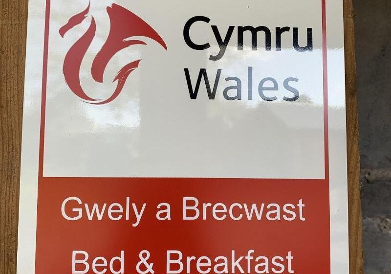 Pontyclerc Farm House Bed And Breakfast