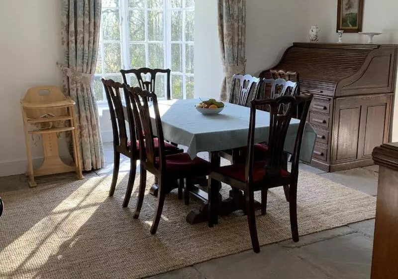 Pontyclerc Farm House Bed And Breakfast