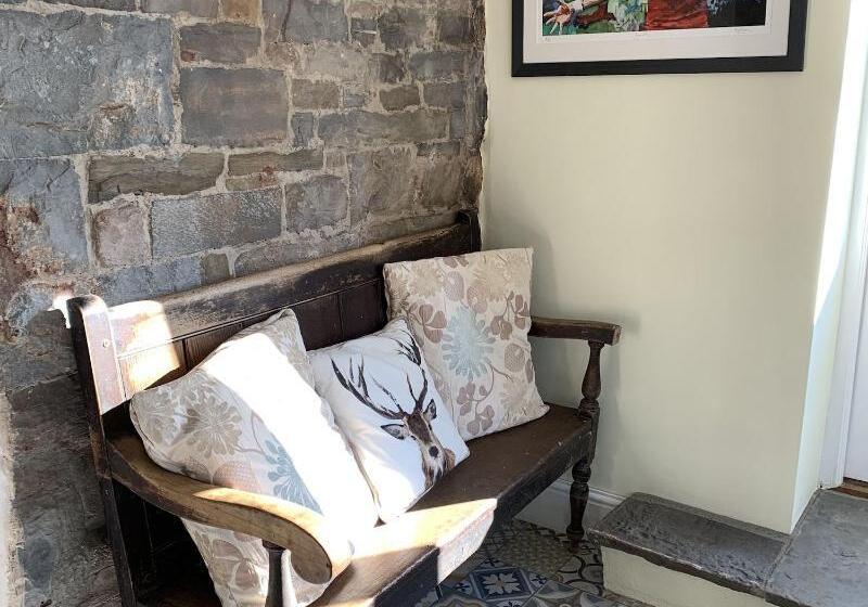 Pontyclerc Farm House Bed And Breakfast