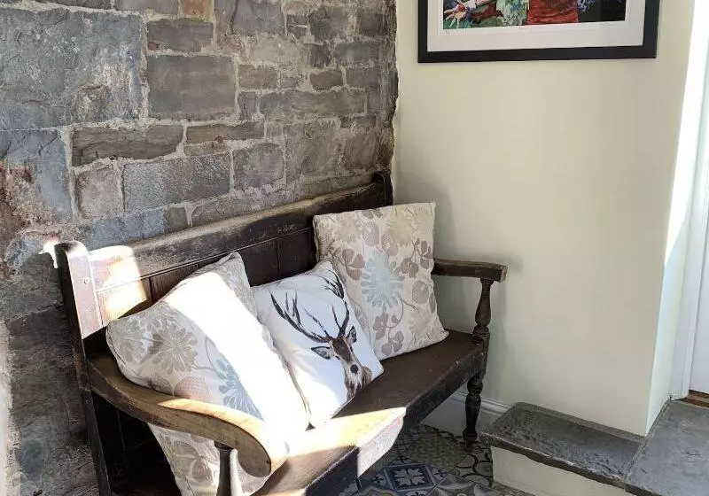 Pontyclerc Farm House Bed And Breakfast