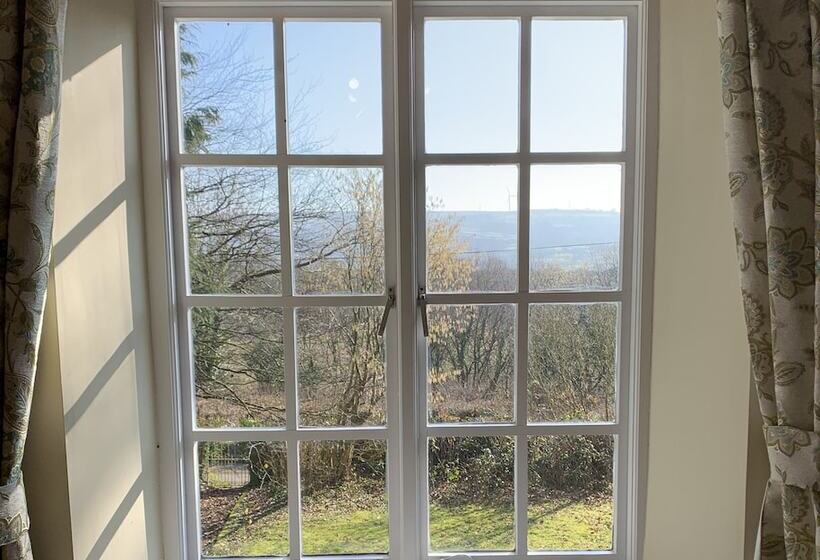 Pontyclerc Farm House Bed And Breakfast