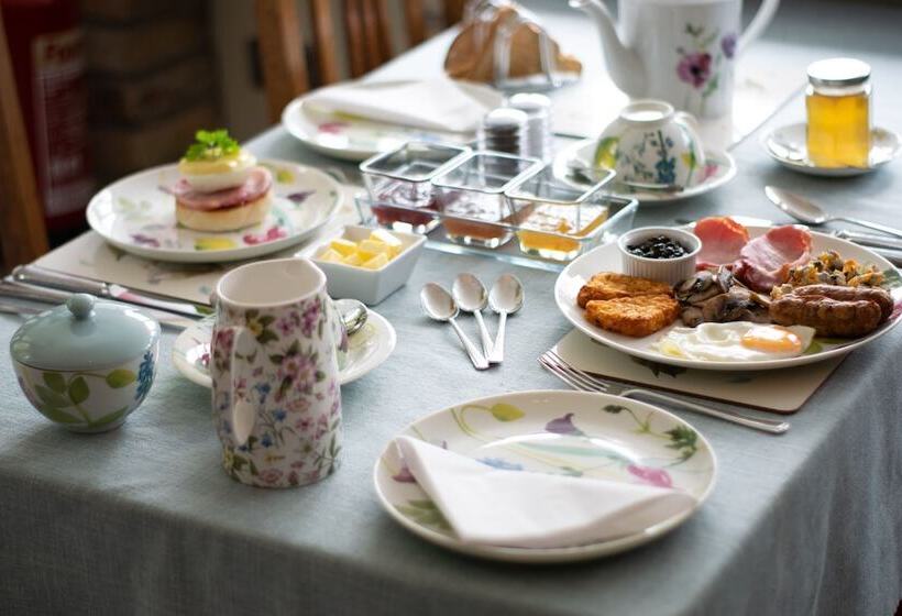 Pontyclerc Farm House Bed And Breakfast