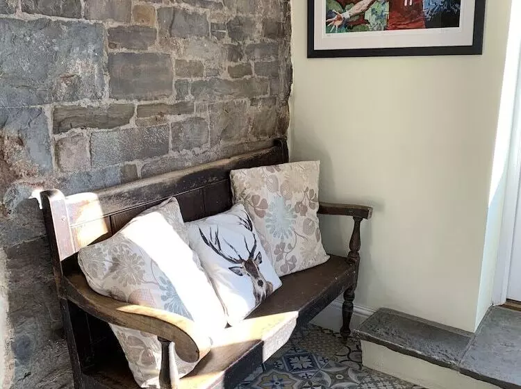 Pontyclerc Farm House Bed And Breakfast