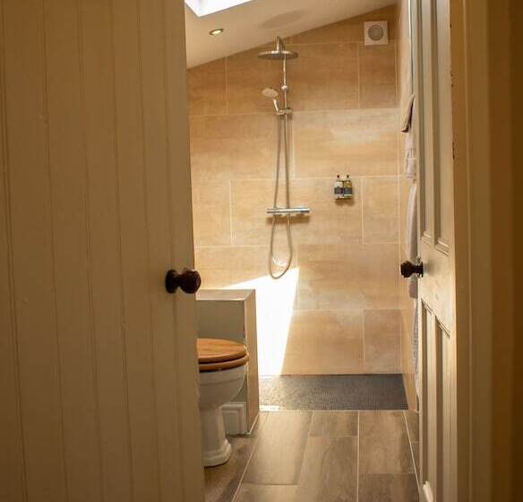 Pontyclerc Farm House Bed And Breakfast