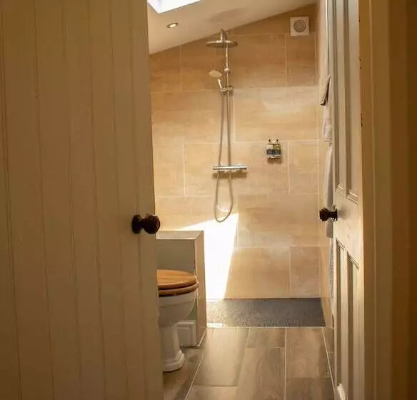 Pontyclerc Farm House Bed And Breakfast